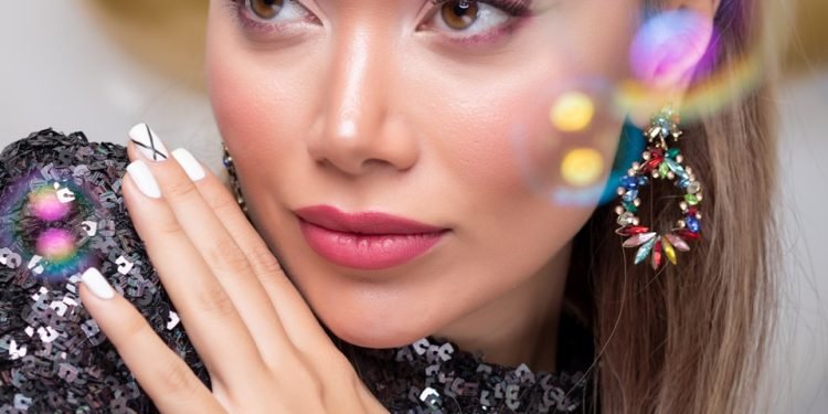 woman with silver and blue glitter hair