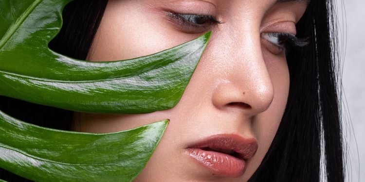 woman with green eyes and green eyes