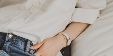 woman wearing white blouse